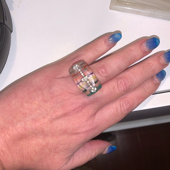 Vintage 70’s rainbow striped lucite ring - Picture 7 of 7